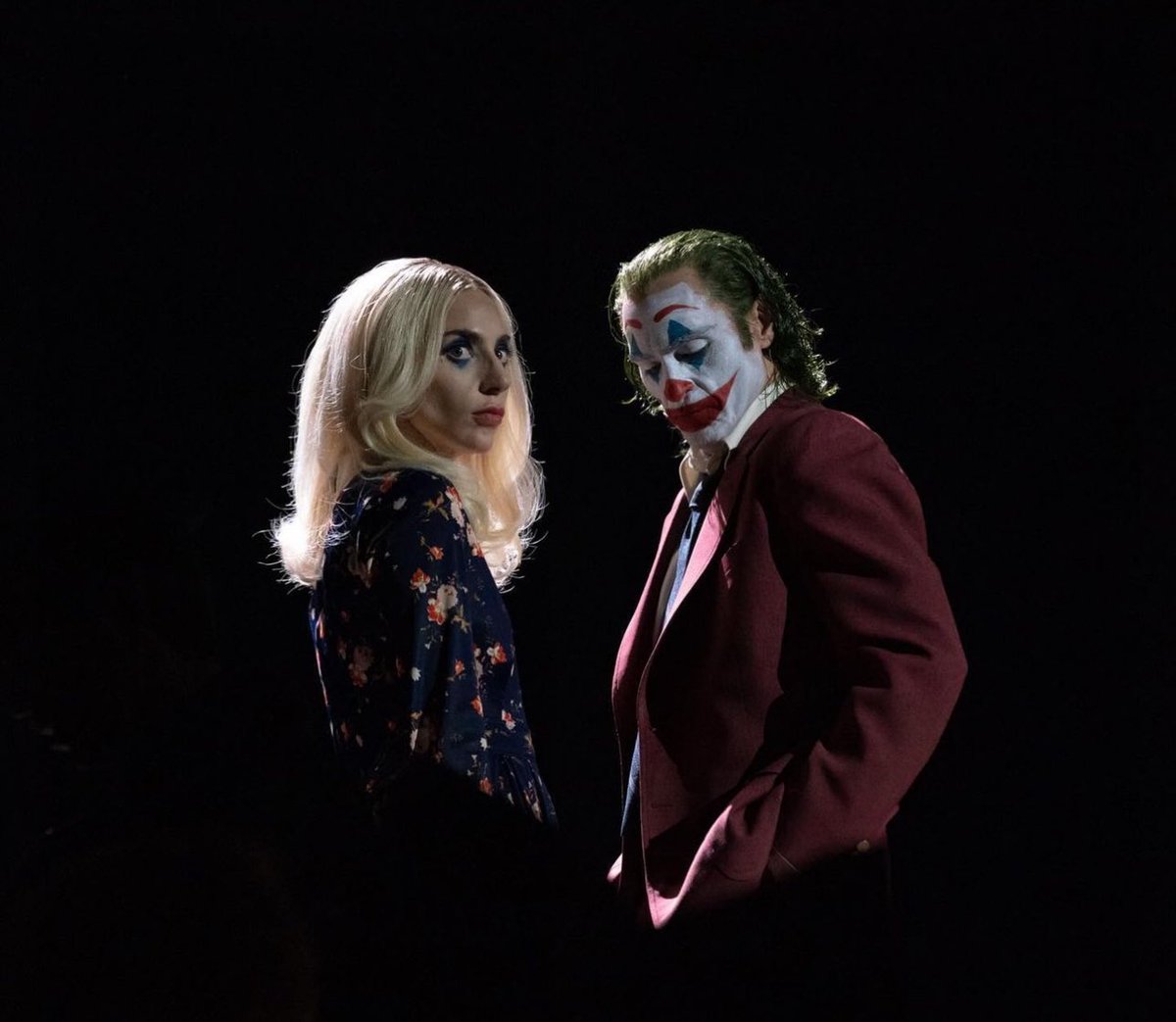 TheTopComics's tweet photo. Todd Phillips revela nuevas imágenes de #Joker2 https://t.co/RiMfvzdN7j