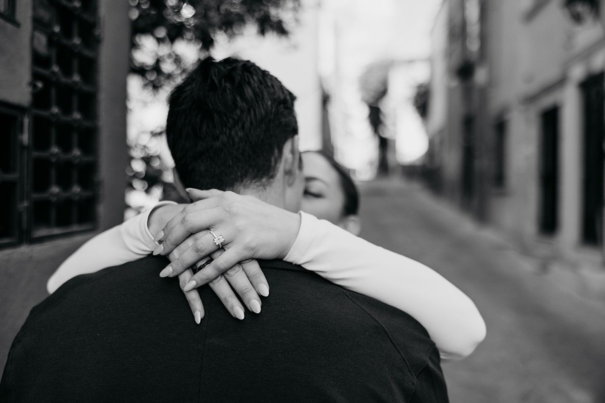 Three years ago I left my house to touch grass, now I have a fiancé 💍🥹