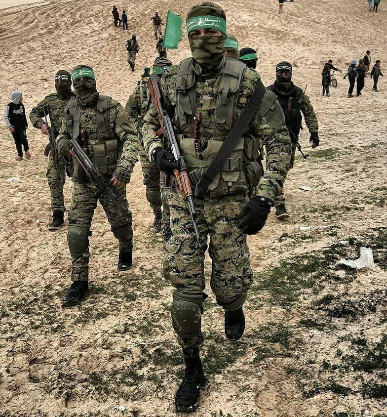 أخباركم  يا أخواني 
هل اعتدتوا على غزه؟
لم تعد تهمكم؟
صارت المشاهدات ممله؟
أصبح الوضع  مألوف بعض الشي؟
هل نسيتوا غزه!
الوضع صعب و للغايه أصبح الناس تسقط أرضا من الجوع😪  ، الخذلان مؤلم  ، هل تستمعوا بعيد "الفلتانين" ولكن غزه تقاوم وستنتصر بإذن الله ، غزه منصوره 
#فريق_مجاهدون