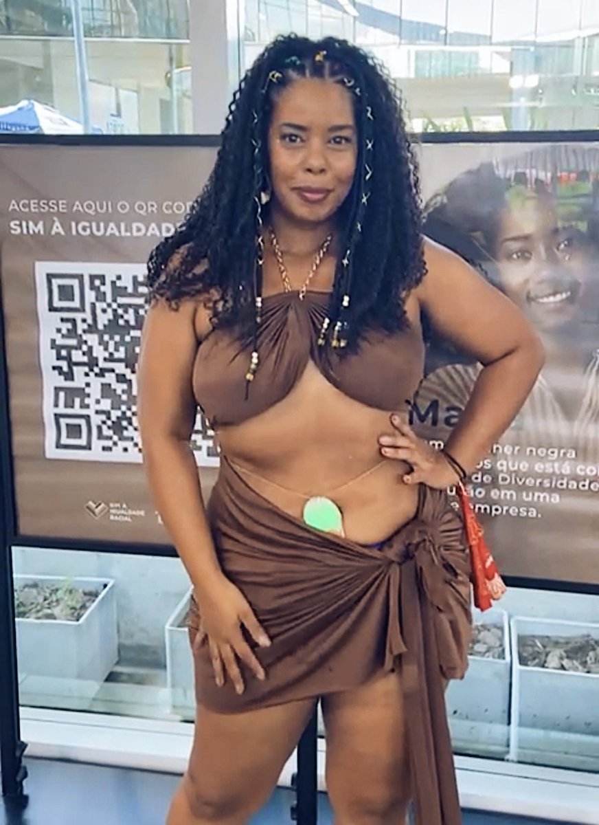 izaportal's tweet photo. E para a estreia do Bloco Bonde Pesadão, tivemos looks de Mole, Fé nas Maluca e muito mais para registrar o sucesso que foi o primeiro carnaval da IZA com seu próprio trio. Falta muito pra 2025, @IzaReal? 💚🎊 https://t.co/2QbwbuyrO2