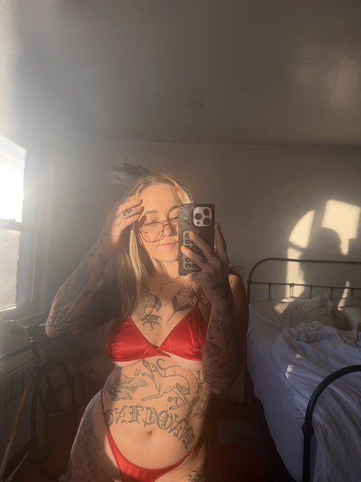 i can be festive too https://t.co/hXEyyXH7yo