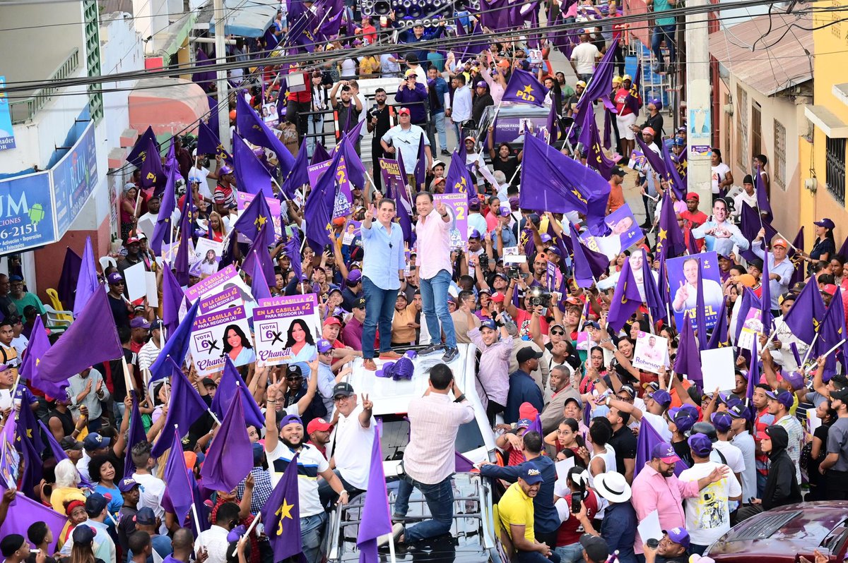 Pintamos toooodaa la casa…QUESESSSTOOOOO 😲

Esto es Santiago con #AbelPresidente y #VictorFadulAlcalde.

Domingo 18 de febrero
Bien temprano
¡A votar #MoraoEnTodo!