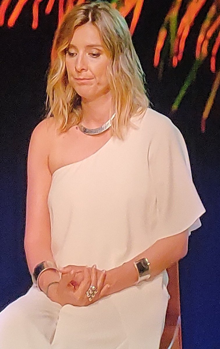 SANDRA INTENTANDO SALIR DEL PASO CON GANAS DE DECIRLE A MARIETA QUE ELLA ES IGUAL  #LaIslaDeLasTentaciones7