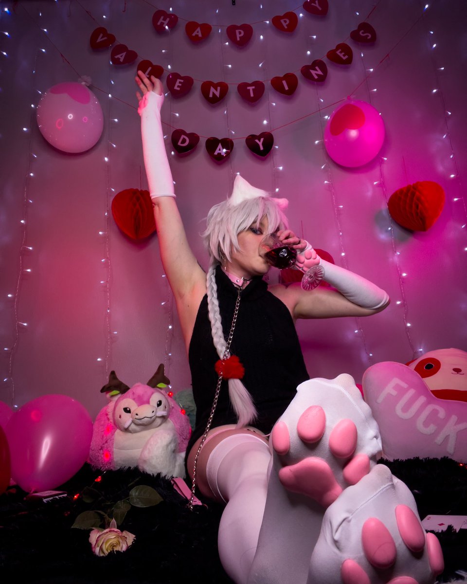 Happy Valentines Day!

Here’s some kitty Gogol to celebrate 💜