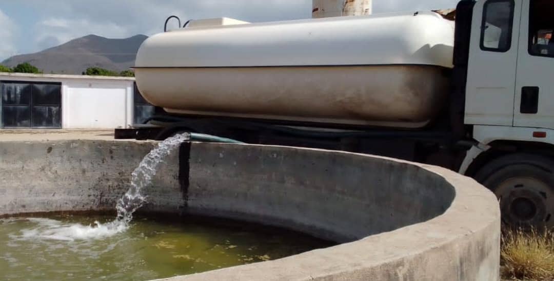 GMBNBT_NE's tweet photo. #14Feb24
Dando cumplimiento a las solicitudes del #1x10DelBuenGobierno del Pdte @nicolasmaduro, 780 personas - 260 familias del Edo Nva Esparta fueron beneficiadas el dia de hoy con la distribución de agua potable 

#SomosTricolor7nets
#NvaEspartaAvanza

@1x10buengob_ne https://t.co/Ay2L9ELNw3