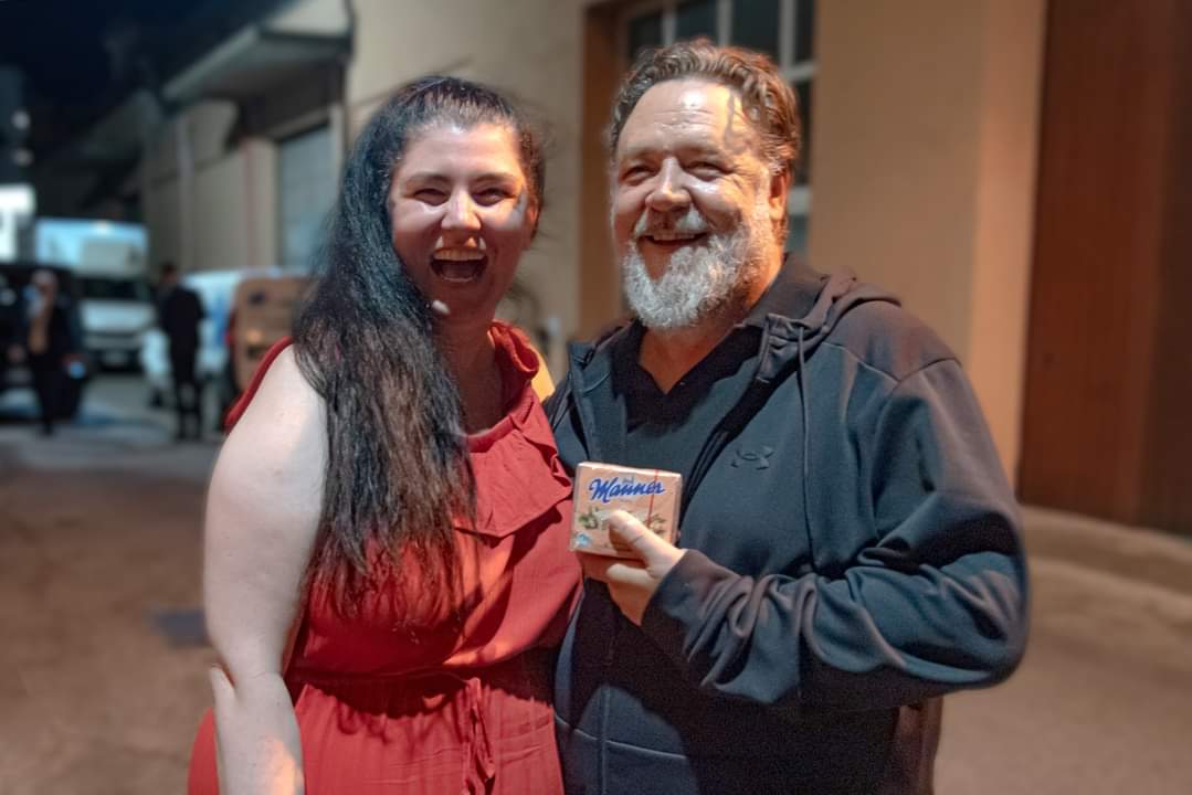 steffichris's tweet photo. @russellcrowe If you do want Manner waffles, dear Mister @russellcrowe - unlike the Manner Store, I do have waffles, Viennese coffee, whiskey and lots of love and admiration 24/7 ❤️ https://t.co/Mh4VHu3Hr8