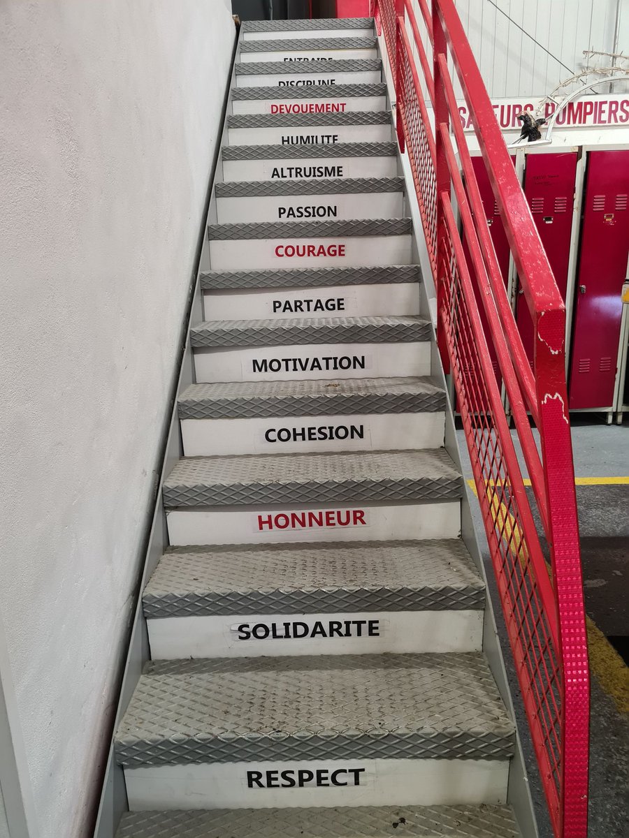 Que ce soit au sein de l'@ENSOSP ou dans une caserne au fin fond de la #Corse comme celle des @pompierscozzano, les @PompiersFR portent haut les valeurs qui font notre @SecCivileFrance et la force des secours au quotidien comme lors des plus grandes crises.