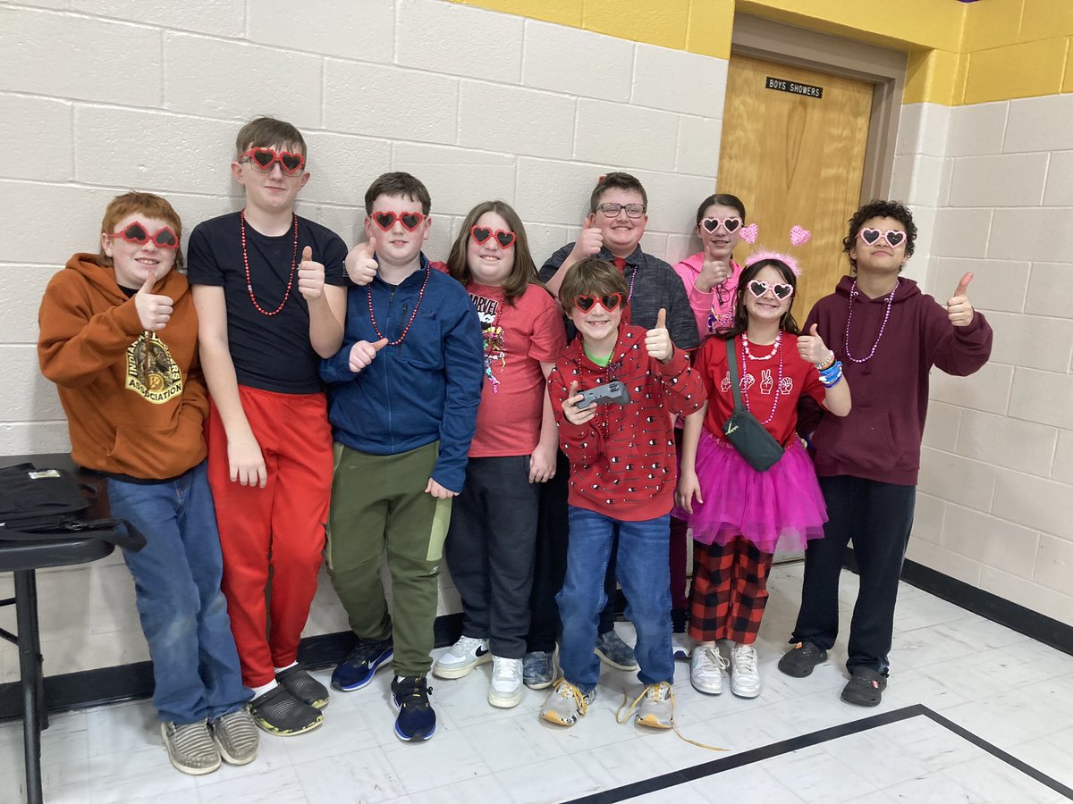 League Night on Valentine’s Day! Let’s go Park Eagles! #WeAreMG #VEX #Robotics <a href="/Miss_Lugar/">Hope Lugar 🌼</a>