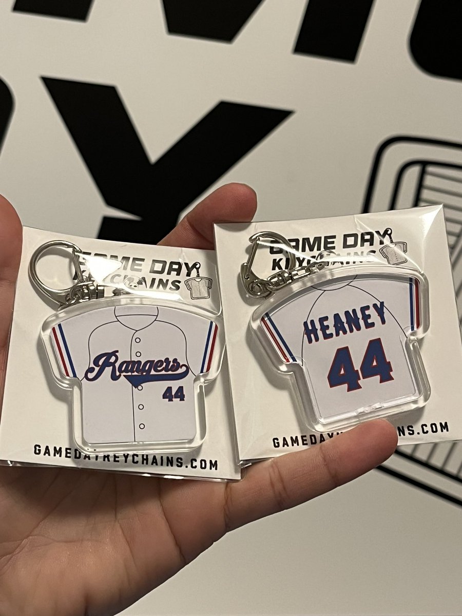 gamedaykeychain's tweet photo. I love how different every jersey can be, classic or unique, we can do any #gamedaykeychain 👏🏼

Order yours today! https://t.co/b4cuyTY4Pr