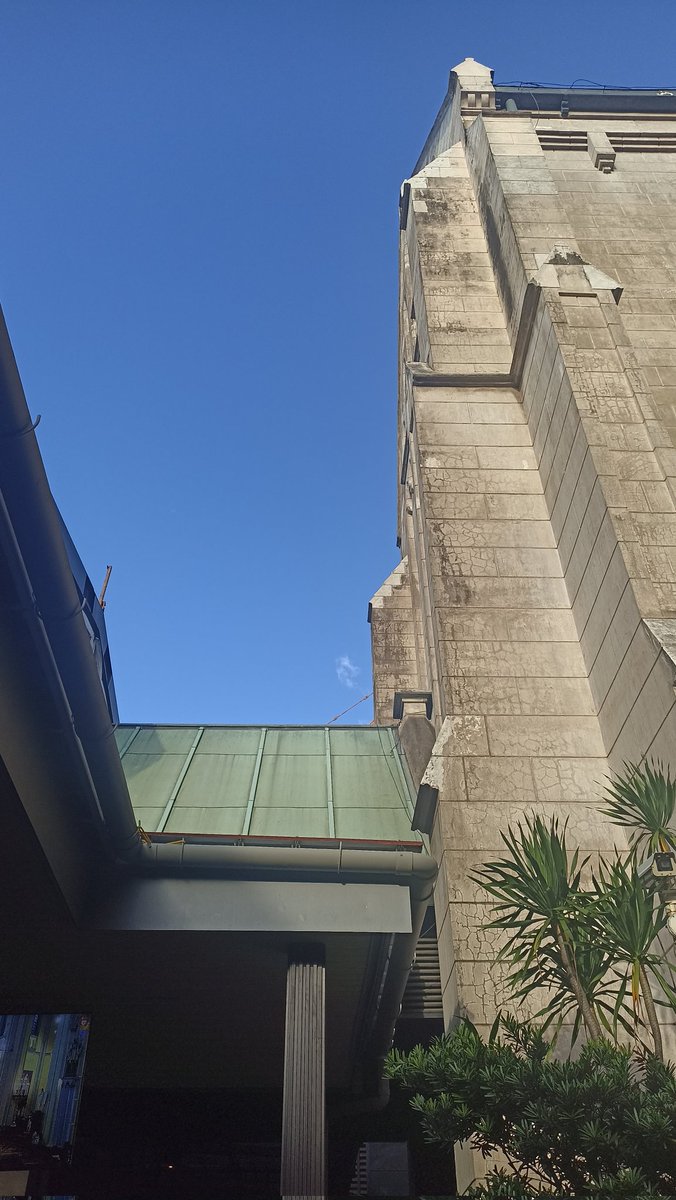 fransnic's tweet photo. langit membiru mari kawal negeri ini, jangan lelah untuk berbeda meskipun yang kau tinju adalah awan di langit. https://t.co/7k1e61MBXF