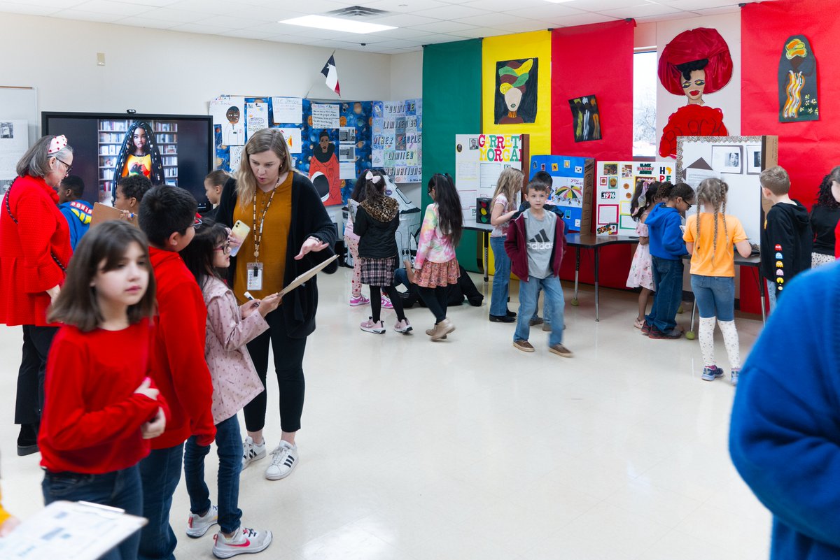 📸 The @Stafford_Lions are learning all about amazing Black leaders, artists, and inventors this month in their innovative #BlackHistoryMonth museum! ❤️ #AISDitstheheart