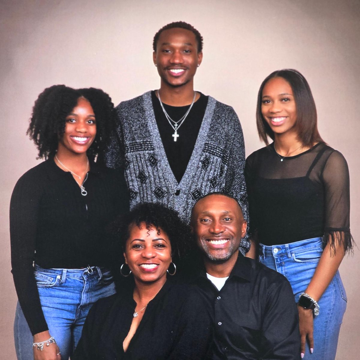 cgwill73's tweet photo. Even on my worst day, I know that I am a blessed. I thank God every day for my life. #GodIsGood #Blessed #Amen #mifamilia #trackfamily #RichmondElite #blacklove #blackfamily #weareone #godsplan #WeServeTheLord #WilliamsDNA #jesuslovesme https://t.co/NdxMJEwz9N