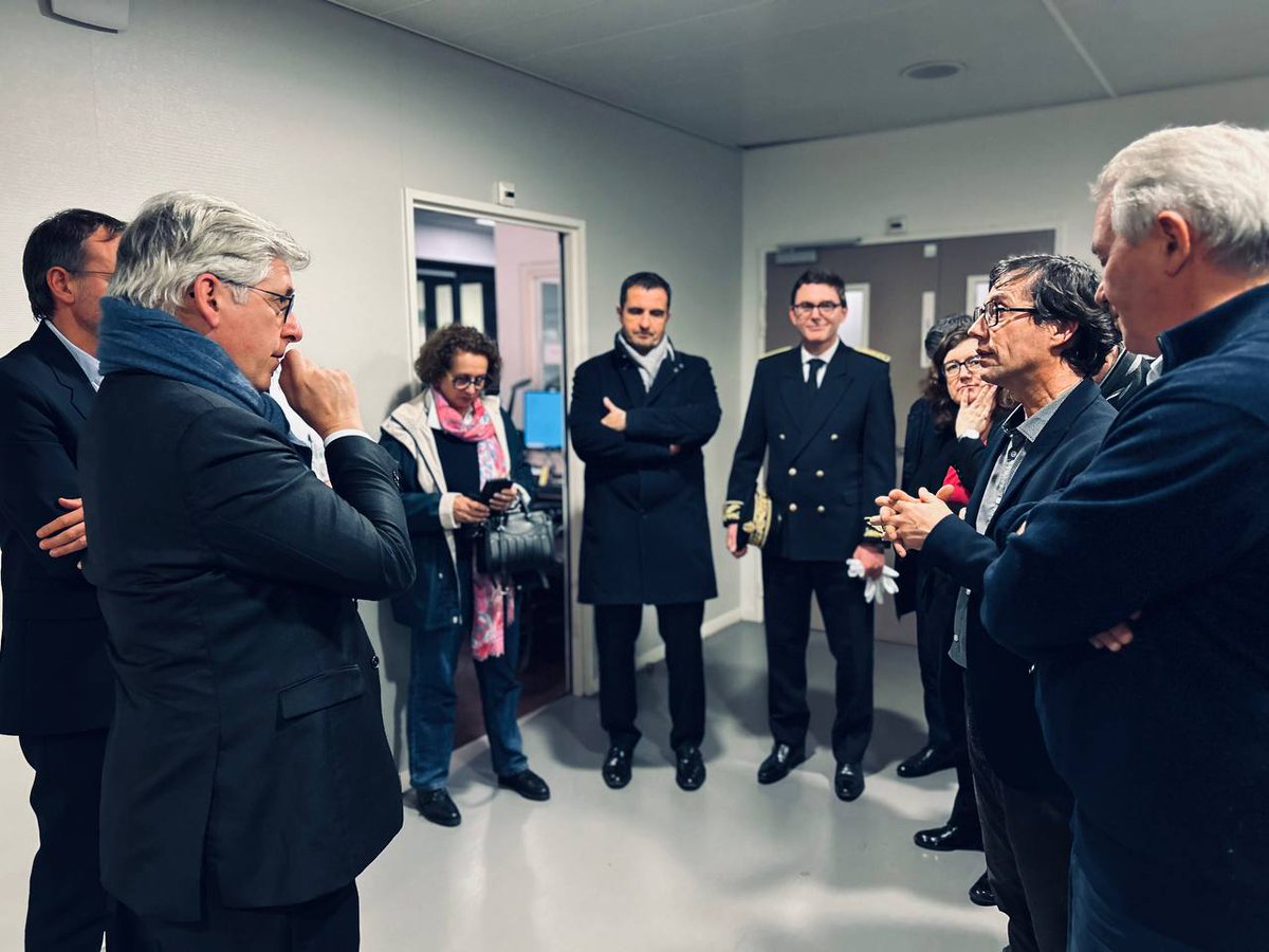 Ce soir, dans les Yvelines, aux côtés des acteurs de la permanence des #soins, libéraux et hospitaliers : régulation du service d'accès aux soins #SAS, consultations par des médecins de ville dans une maison de garde, service d’urgences assuré par un établissement privé…