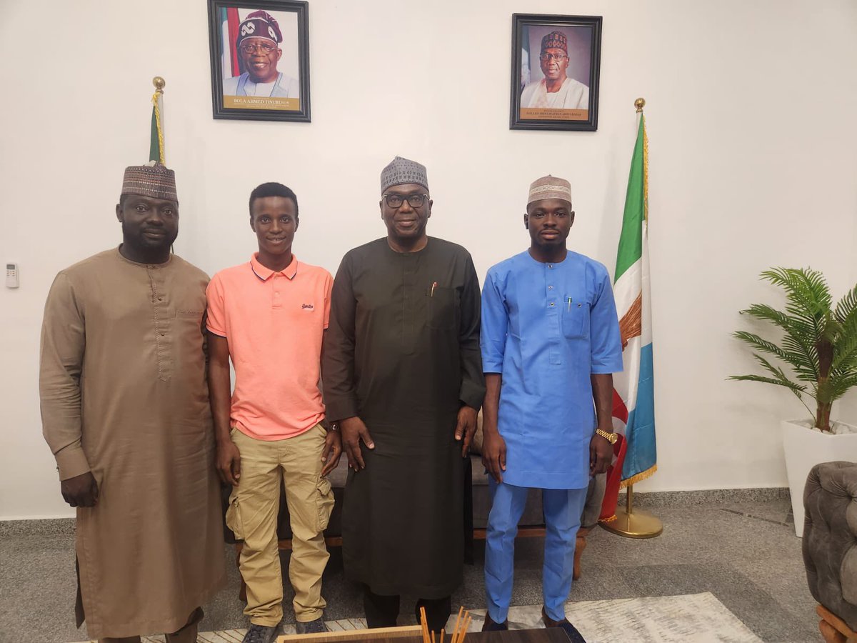 MBHaruna1's tweet photo. Last night i had a privilege of meeting my Governor @RealAARahman and was a wonderful moment with my Leader. A soft spoken Governor with utmost respect for human dignity❤️ https://t.co/6aB572aDaU