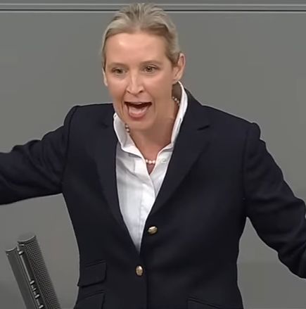 Utin_OH's tweet photo. @tim171297 Die künftige was???
Vielleicht reicht es ja zur Kanzlerin im Fantasialand.
In der Regierung wollen wir diese Frau nicht haben.

Ich zeige hier mal wie die von #Hass und #Hetze getriebene Frau wirklich aussieht

Sowas wählt man nicht https://t.co/1AnL9mo5aK