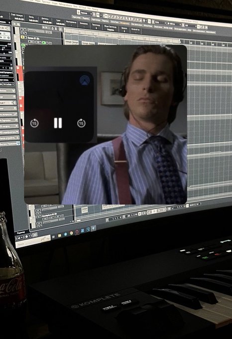 OKAY GUYS, DON'T LOSE ME, I'M MAKING A SONG 🎶🎸finally https://t.co/WdC4rT8NL1