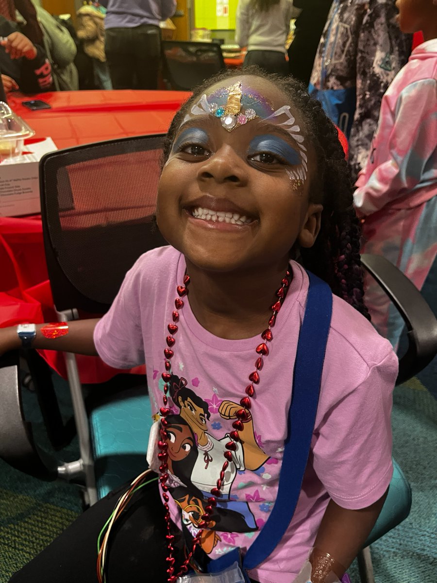 childrensatl's tweet image. The cutest smiles you’ve ever seen! ❤️ To celebrate #CHDAwarenessWeek, patient families from our Heart Center enjoyed a night of cookie decorating, delicious treats from @ChickfilA, face painting and story time with our cardiothoracic surgeons and physicians. #HeartMonth