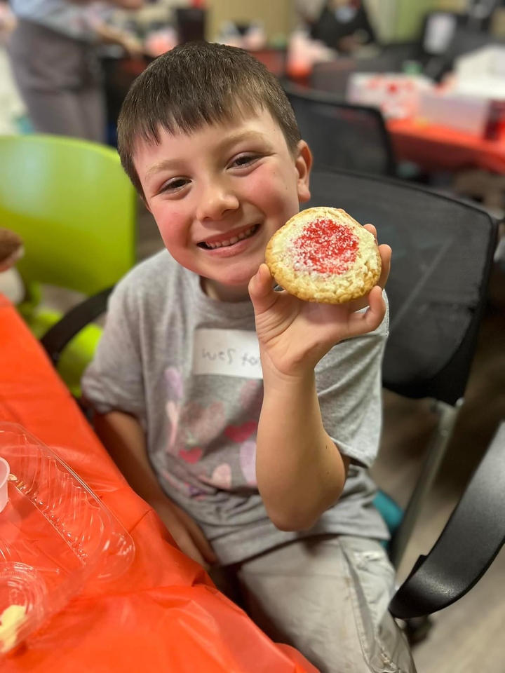 childrensatl's tweet image. The cutest smiles you’ve ever seen! ❤️ To celebrate #CHDAwarenessWeek, patient families from our Heart Center enjoyed a night of cookie decorating, delicious treats from @ChickfilA, face painting and story time with our cardiothoracic surgeons and physicians. #HeartMonth