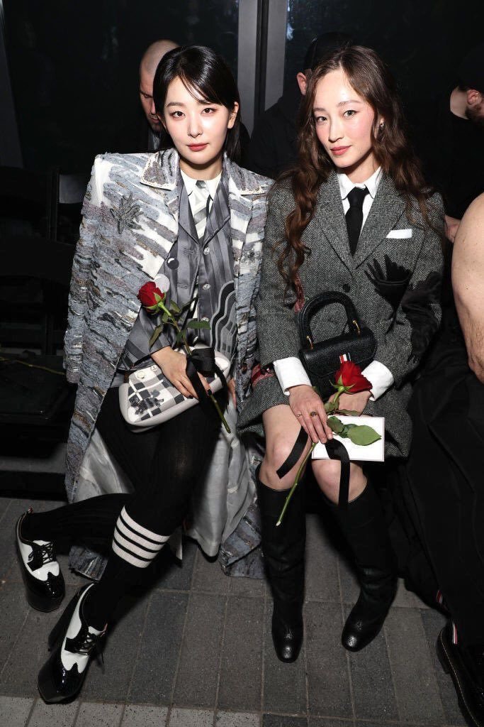 kpop moments that could kill a sapphic tweet media