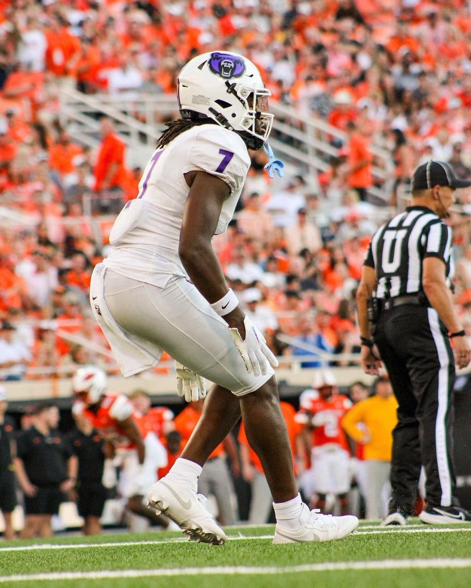 Blessed to receive an offer from the University of Central Arkansas @NathanBrownUCA @Keith_Scott05 @coachplumlee @Coach_DWhitney