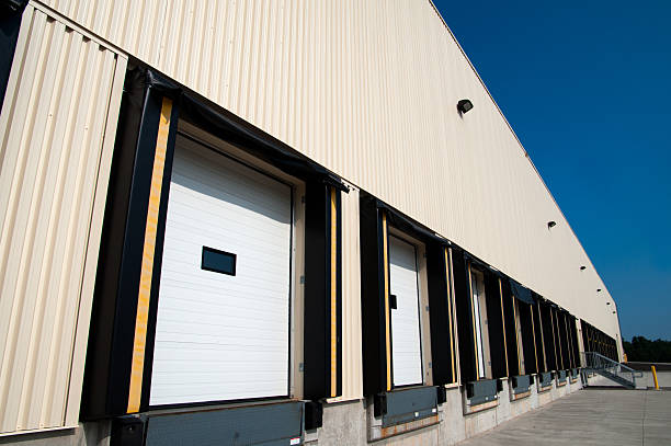 ThompsonDoor's tweet photo. Looking for top-quality commercial and industrial overhead doors? Look no further than our trusted company! Whether you need a door for your warehouse, loading dock, or any other commercial or industrial application, we've got you covered. https://t.co/ZvqbRXhfrB