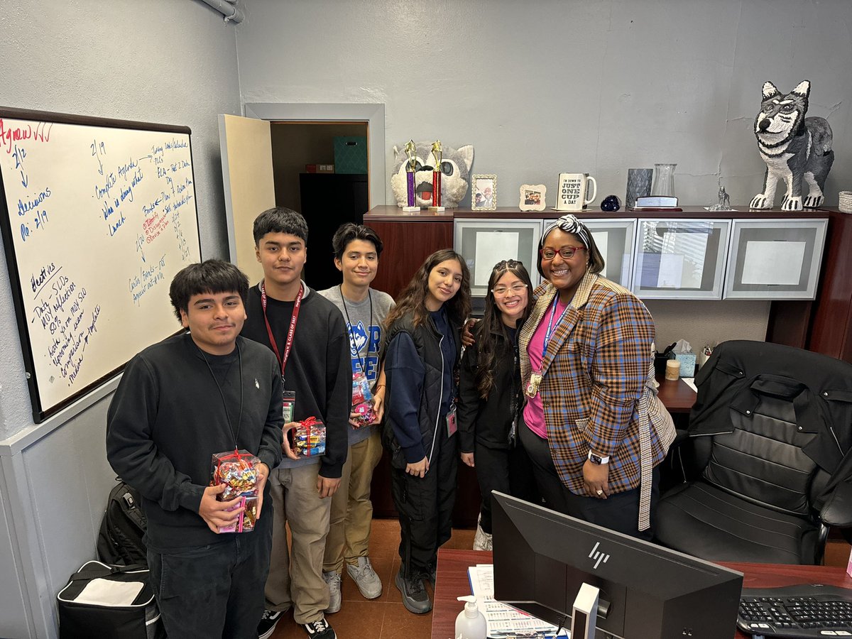 Hamilton Middle School NJHS (@hamiltonms_njhs) on Twitter photo Our NJHS Students delivered a special treat to our WONDERFUL Campus Principal, Mrs. Carter!! Happy Valentine’s Day, 💕💕
#NJHS
#HamiltonMiddleSchool
<a href="/MrsAgnew18/">Coach A M.Ed</a> <a href="/petecarter3/">Erika Carter</a> <a href="/HoustonISD/">Houston ISD</a> @HISDCentral @TeamHISD <a href="/NatHonorSociety/">National Honor Society</a> <a href="/HamiltonMS1/">Alexander Hamilton MS HISD</a> <a href="/BluiettLucretia/">Lucretia Bluiett</a> Our NJHS Students delivered a special treat to our WONDERFUL Campus Principal, Mrs. Carter!! Happy Valentine’s Day, 💕💕
#NJHS
#HamiltonMiddleSchool
<a href="/MrsAgnew18/">Coach A M.Ed</a> <a href="/petecarter3/">Erika Carter</a> <a href="/HoustonISD/">Houston ISD</a> @HISDCentral @TeamHISD <a href="/NatHonorSociety/">National Honor Society</a> <a href="/HamiltonMS1/">Alexander Hamilton MS HISD</a> <a href="/BluiettLucretia/">Lucretia Bluiett</a>