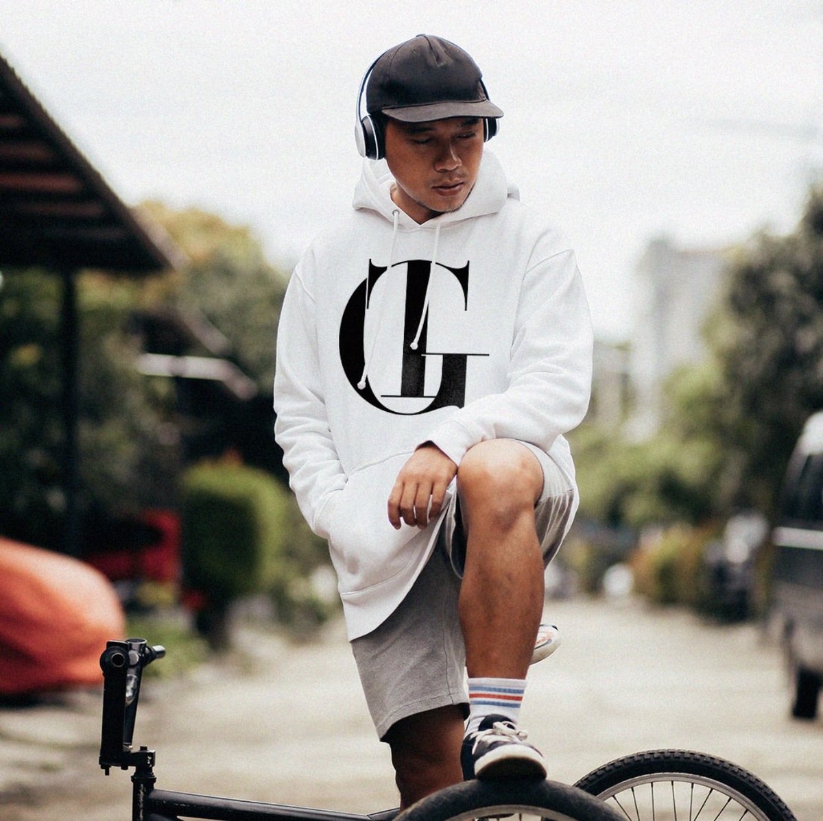 Wear it, be proud, and own the streets! 🌆 
 
. 
. 
. 
#egrindtime #streetstyle #style #streetwear #casualcool #streetwearbrand #edgystyle #trendsetter #instafashion #street #streetlook #nyweekly #lifestyle #egrindtime #urbanfashion #streetwearfashion #fashioninspiration #casual