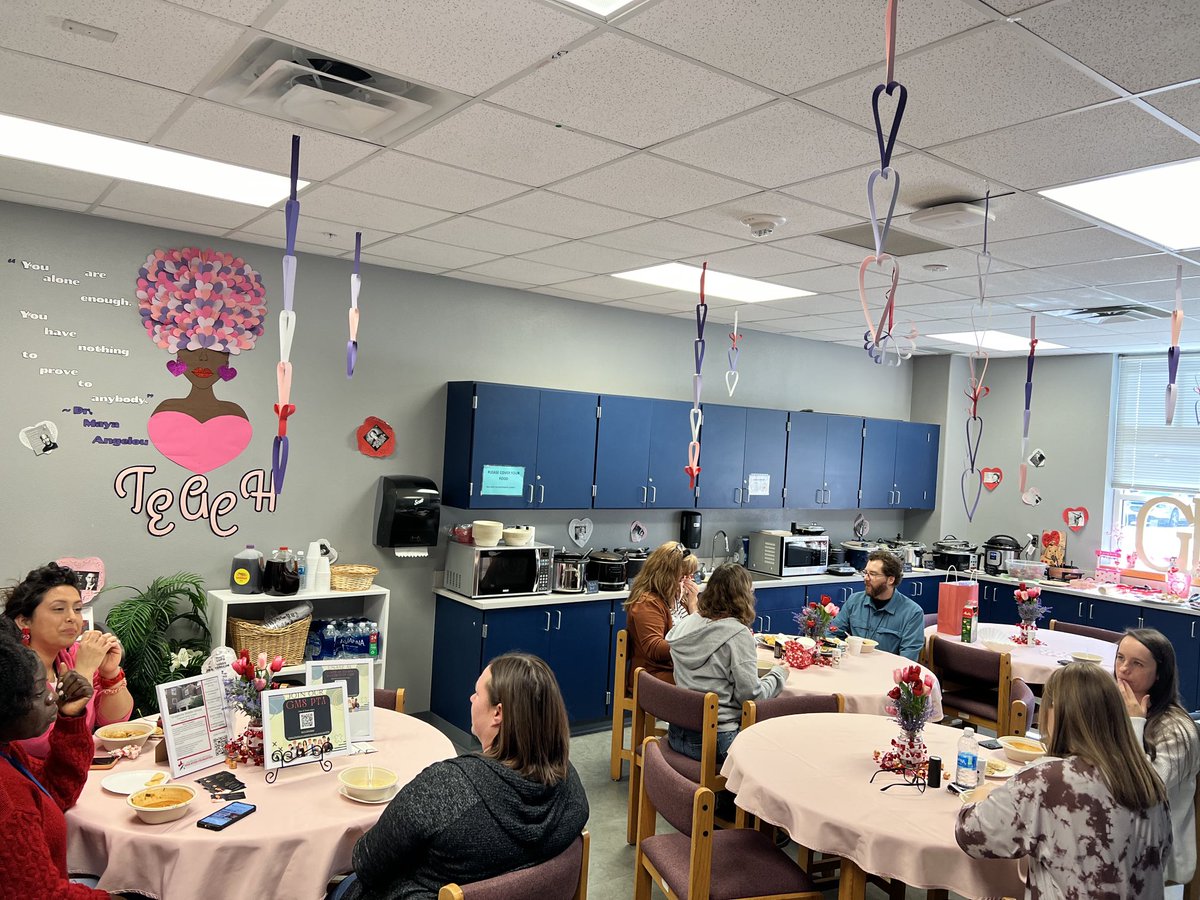 Wow! Our ⁦@GmsPta⁩ is just incredible. We are so thankful for a beautiful and delicious Valentine’s Day lunch today. What a special treat! ⁦@GrapevineMiddle⁩ #PonyProud