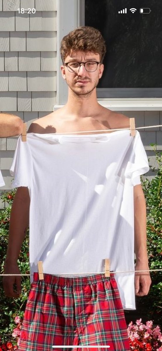 jigglypecs's tweet photo. WHATS HE HIDING #letthebonjanglesfree #whiteshirtwednesdays https://t.co/EfidWw0r8Q