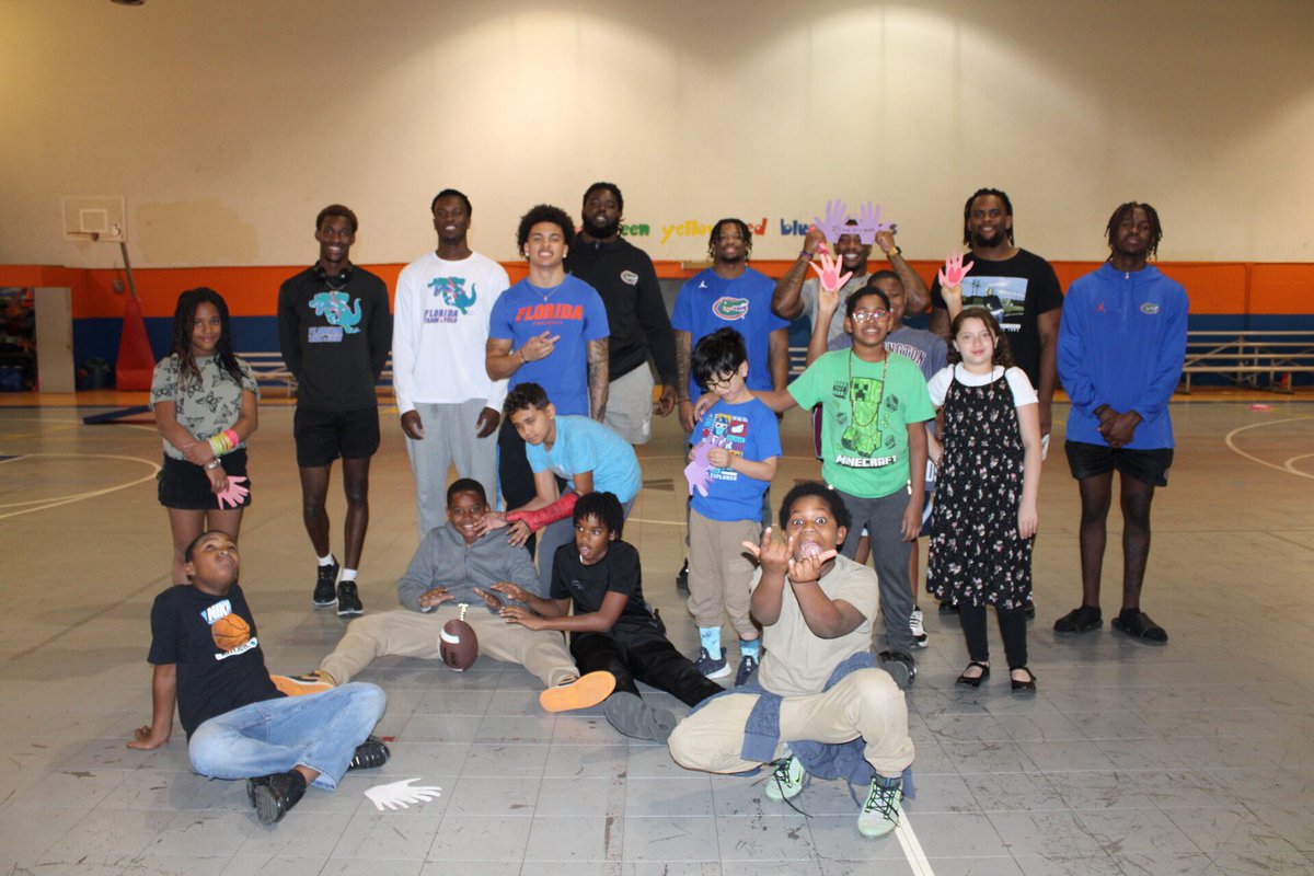 Happy Valentine's Day! Today, I works with kids at <a href="/NCFYMCA/">NCF YMCA</a> Youth and Teen Center, to make valentines for our friends and families and just hang out! <a href="/Fl_Victorious/">Florida Victorious</a> #FVFoundation 

Spread the love at: givebutter.com/ncfymca