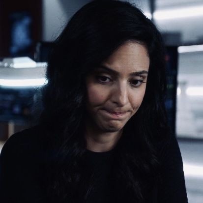 Yo diciéndole                   También yo
 a la Capi que                    muerta de 
  solamente                    nervios porque  
 es una cita.              también tengo una.