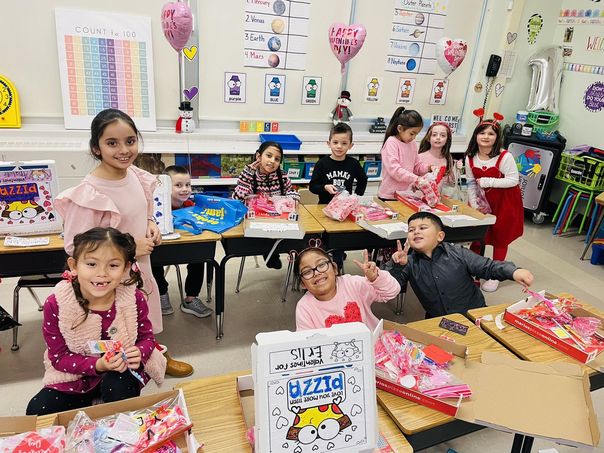This class has a "Big Pizza" my heart! Thank you to <a href="/MariosPizza1969/">Marios Pizzeria</a> for donating pizza boxes for our Valentine's Day celebration! 🍕 ❤️ <a href="/emeadowschools/">East Meadow Schools</a>