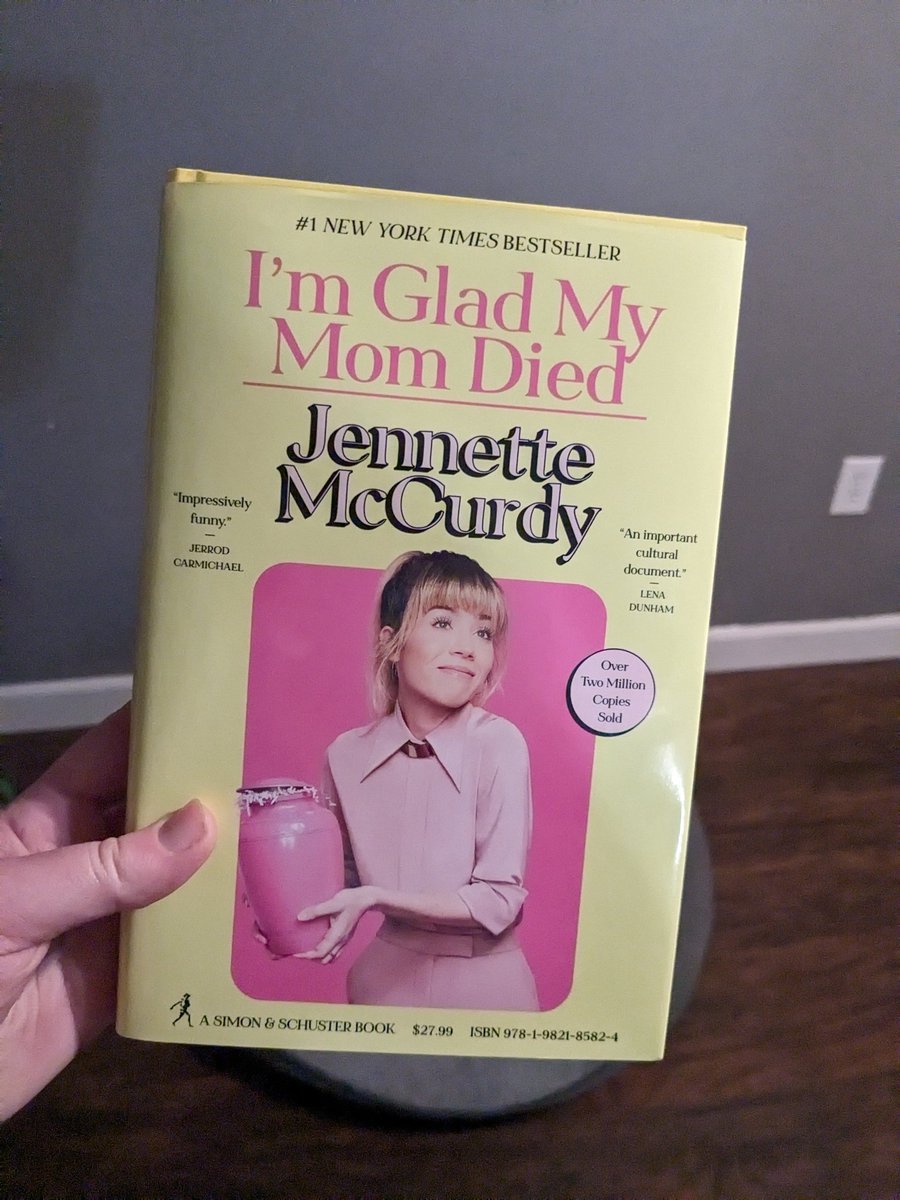 Starting a new read tonight 🤓📚 #JenetteMcCurdy #ImGladMyMomDied