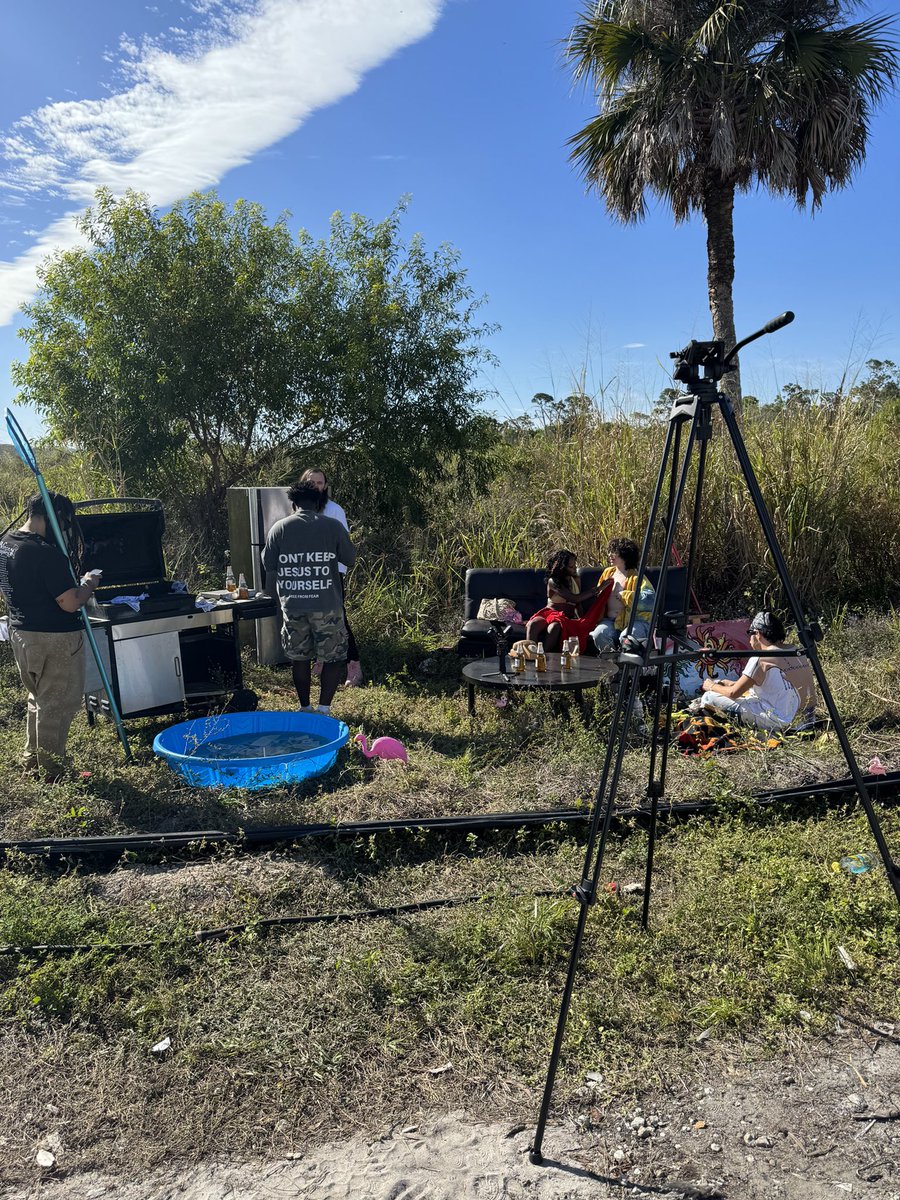 KiddKwest_DLC's tweet photo. FLORIDA DAZE
Coming soon
BTS
Music video and single from #SaveMoneySpendTime https://t.co/WA4GpYHcZA