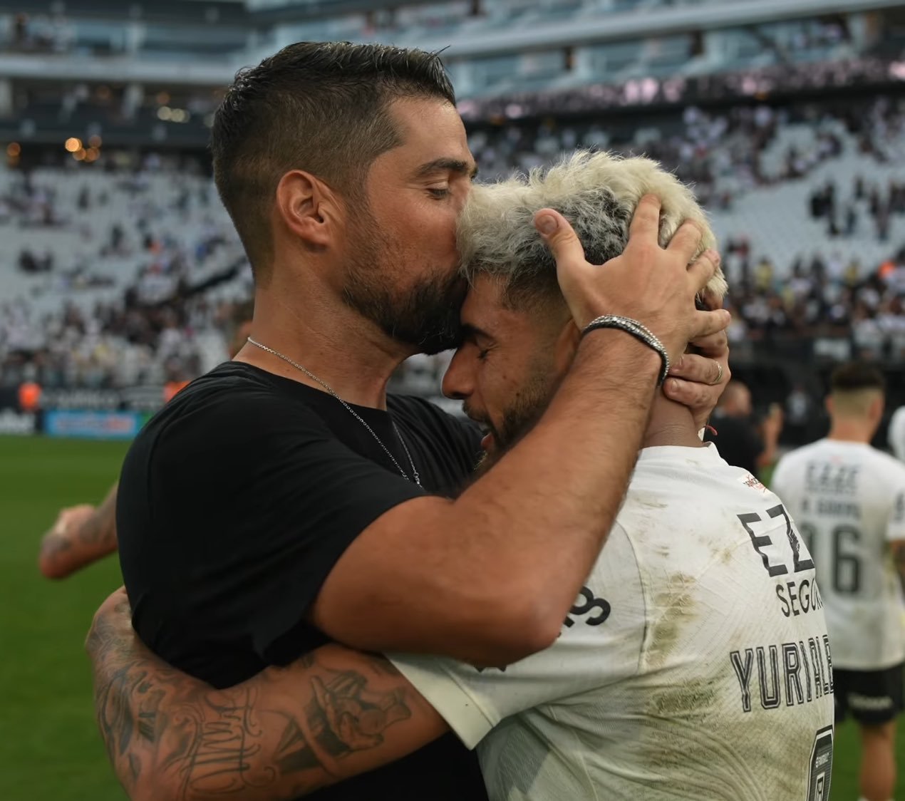 SOU FÃ! Felizes com a goleada, torcedores elogiam António Oliveira