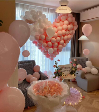 ryhoehoe's tweet image. Apart from cheering with friends on Valentine's Day, my life is lonely, but I'm thankful that my best friends come over.😍😍😍😍