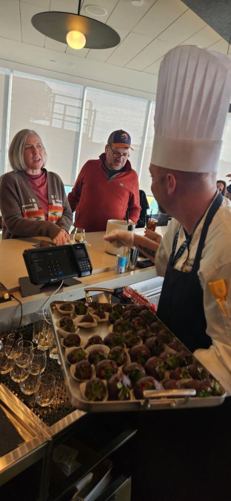 GabyWiebusch's tweet image. Spreading the love @fly2ohare @united clubs and #polarislounge #ValentinesDay #love