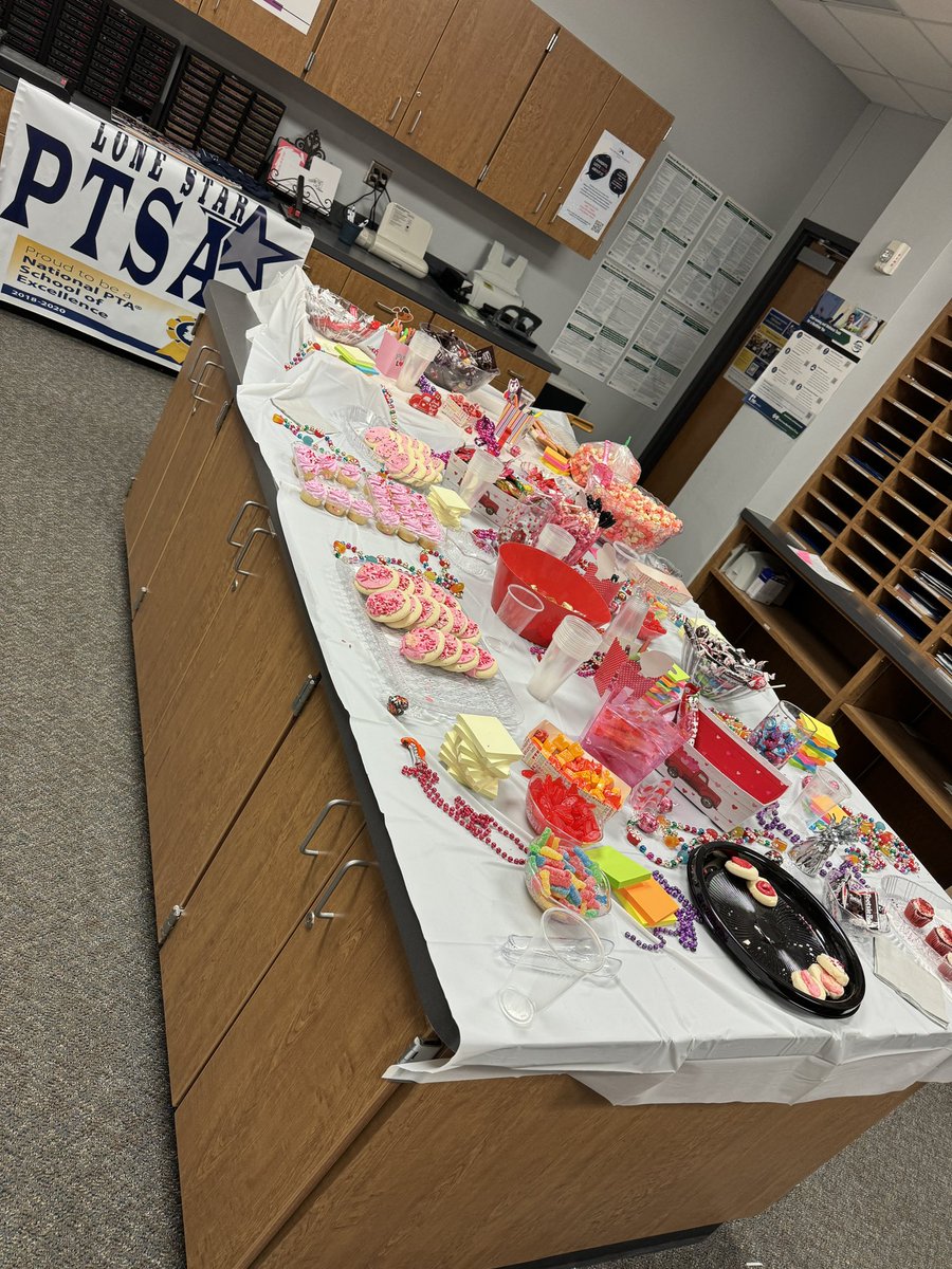 Keith_Tolleson's tweet photo. Thank you to our amazing PTSA for putting together a selection of delicious treats for our staff today. We feel the LOVE! Happy Valentine’s Day Ranger Nation! ❤️ #RSR https://t.co/PfgEP5V2bw