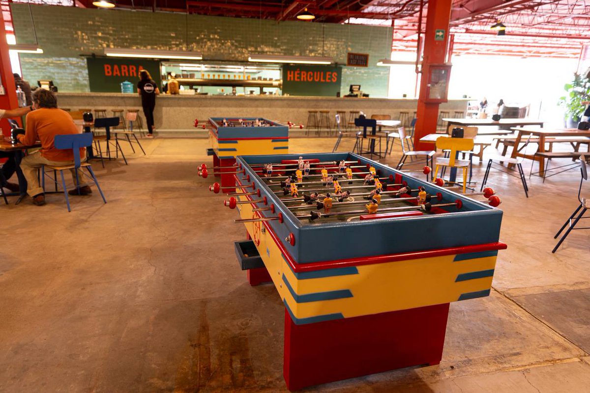 makugo's tweet photo. ¡En Querétaro tenemos un nuevo lugar para que te la pases a todo dar! Con la inauguración de la plaza The HUB, ahora puedes ir a patinar, jugar pádel, ver una película, comer, tomarte un cafecito y todo lo que te puedas imaginar. ¡Enhorabuena y el mejor de los éxitos en este gran proyecto!