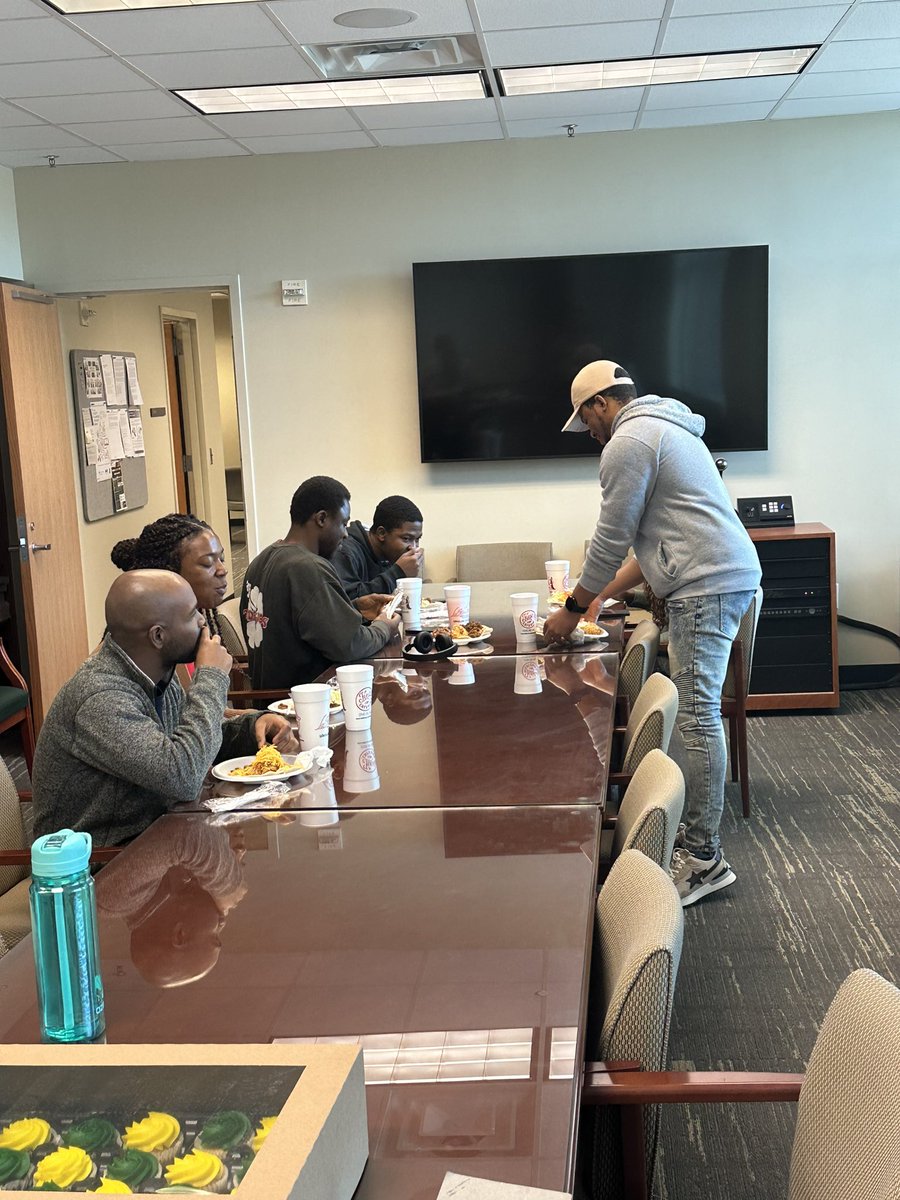 Trakselis's tweet photo. Excited to celebrate #BlackHistoryMonth with our @BaylorCBC graduate students for lunch today which now account for 15% of the students in our program. Below are some of their contributions to science. @baylorgraduate https://t.co/dXbsmoEBYY