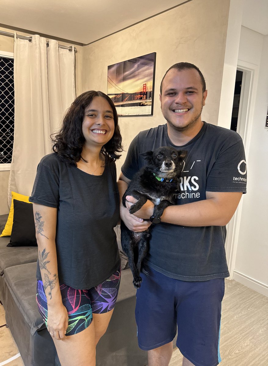 casadoviralata's tweet photo. O plot twist dessa adoção linda, a adotante era minha vizinha, estudamos na mesma escola, nossos pais eram da mesma igreja kkkkkk eles vão visitar a vovó do Emílio e eu vou visitar ele! Titio vai acompanhar de perto kkkk família, sejam muito felizes! Até breve!!! https://t.co/E34N3sJC3p