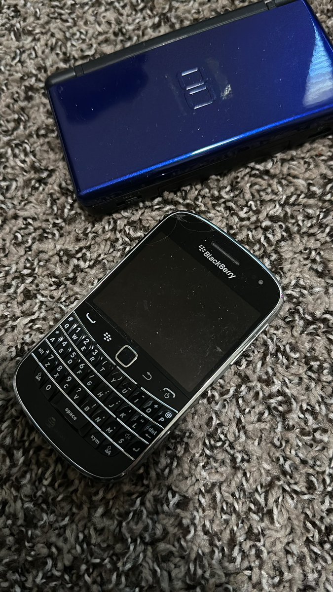 pCAKES_'s tweet photo. time capsule cleaning https://t.co/knB5QL4dzy