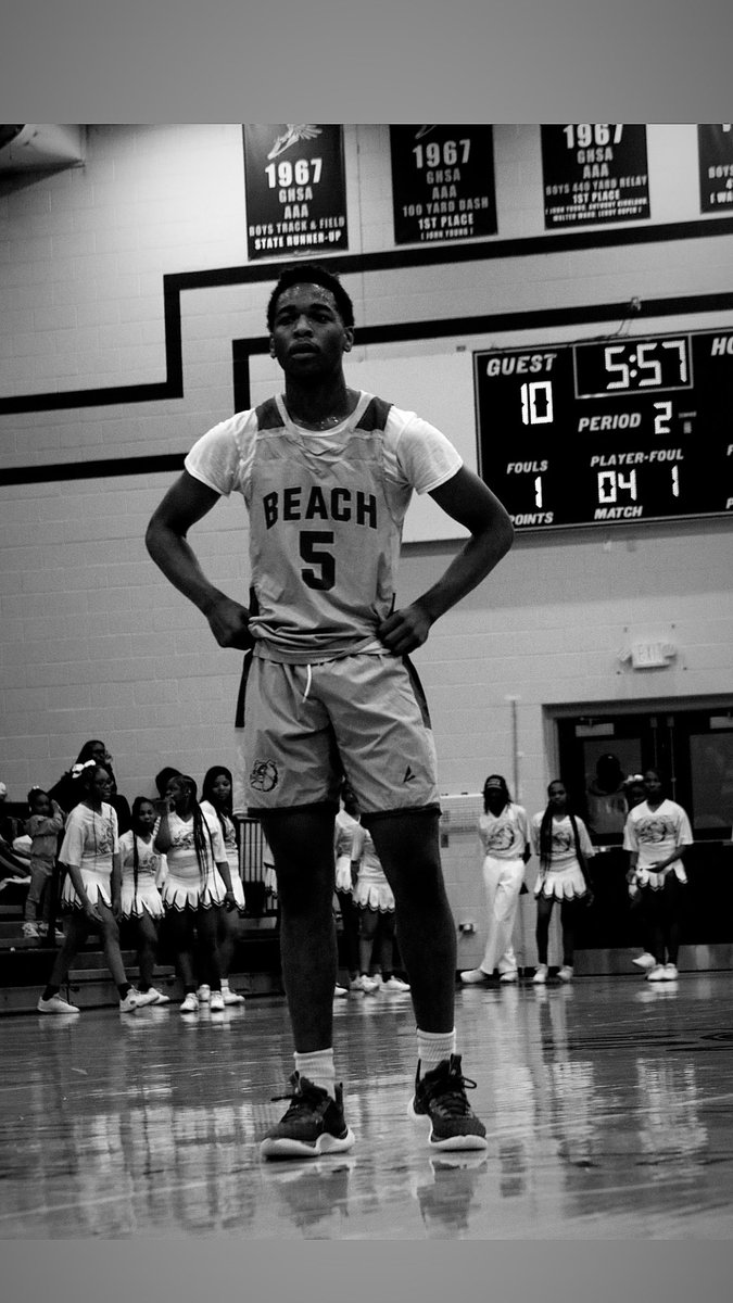 kanyegetbuckets's tweet photo. First ,I wanna thank  my @CoachSimon_8 @BigHomieMoe  for being there for me all 4 years pushing me and making me a tougher guy , also wanna thank all my teammates and will forever be with y’all.  Now it’s time for the next level !! @Beach_Athletics thank you  FOREVER 💛💙🙏🏾 !! https://t.co/6xfyuT1dZO