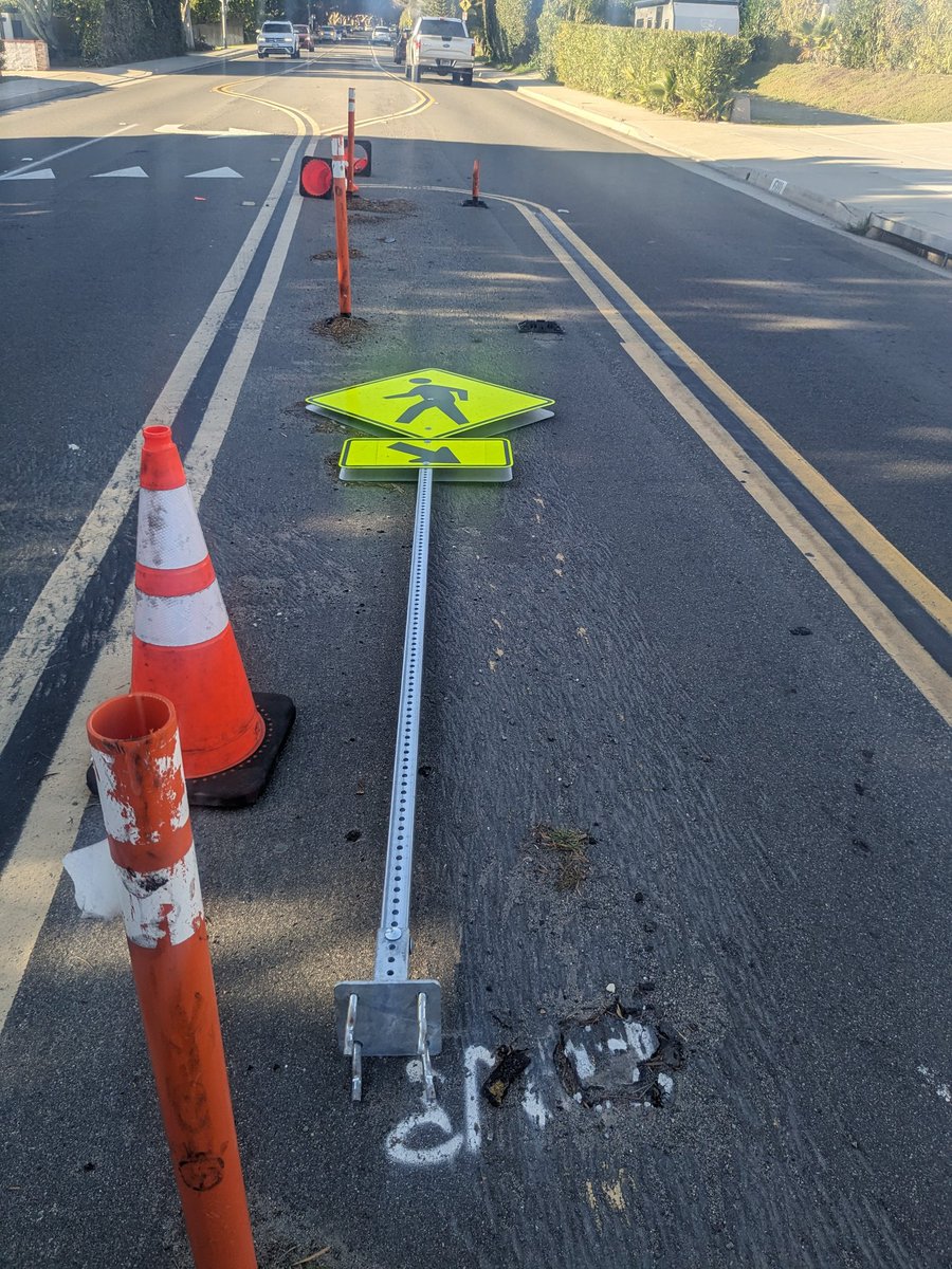 respectbirdrock's tweet photo. Every flimsy set up here at a high crossing and speeding intersection gets knocked down soon enough. Need better. #lajolla #ab43 @CityofSanDiego #miramonte https://t.co/QSzQUJAHn2