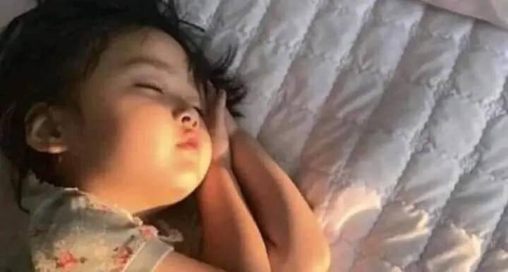 - amor  ta com sono?
- não vida
1 minuto depois:
