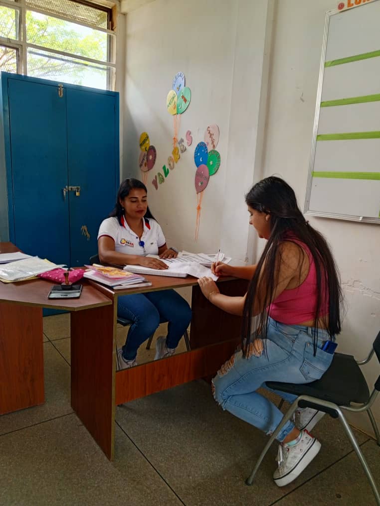 Atención de usuarios por parte de la Defensora Karina Ramírez, en sede administrativa CDCE-JUNIN. Garantizando los derechos de los NNA. <a href="/_LaAvanzadora/">Yelitze Santaella</a> <a href="/Berzabethg1/">Berzabethgandicaoficial</a> <a href="/CDCETachira/">CDCE Táchira</a> <a href="/codennat/">codennat</a> <a href="/cn_educ/">CNDefensorías Educativas MPPE</a> <a href="/SaludEscolar2/">Salud Escolar</a> <a href="/COMUNIDADESED15/">DIV. COMUNIDADES EDUCATIVAS TÁCHIRA</a>