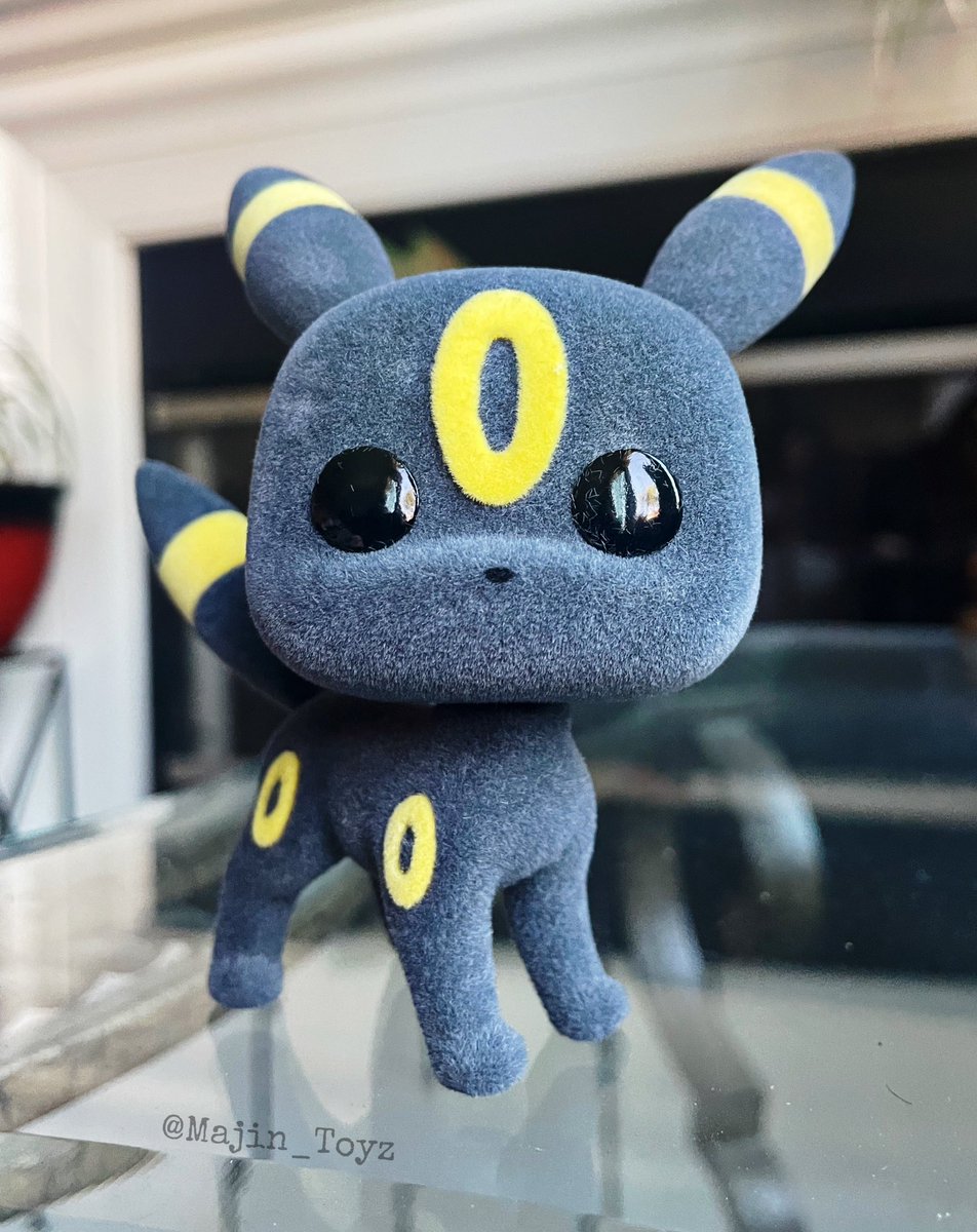 MajinE_Mimi's tweet photo. ✨Valentine’s Day Mail Call!✨
Flocked Umbreon has finally arrived from the Funko Shop! I am extremely happy to add the wee lad to my pokemon collection!
I am beyond happy with the flocked detail! 10/10 Thank you Team @funko & @Pokemon
#FunkoFamily #funkopokemon https://t.co/1vbnFEvrMN