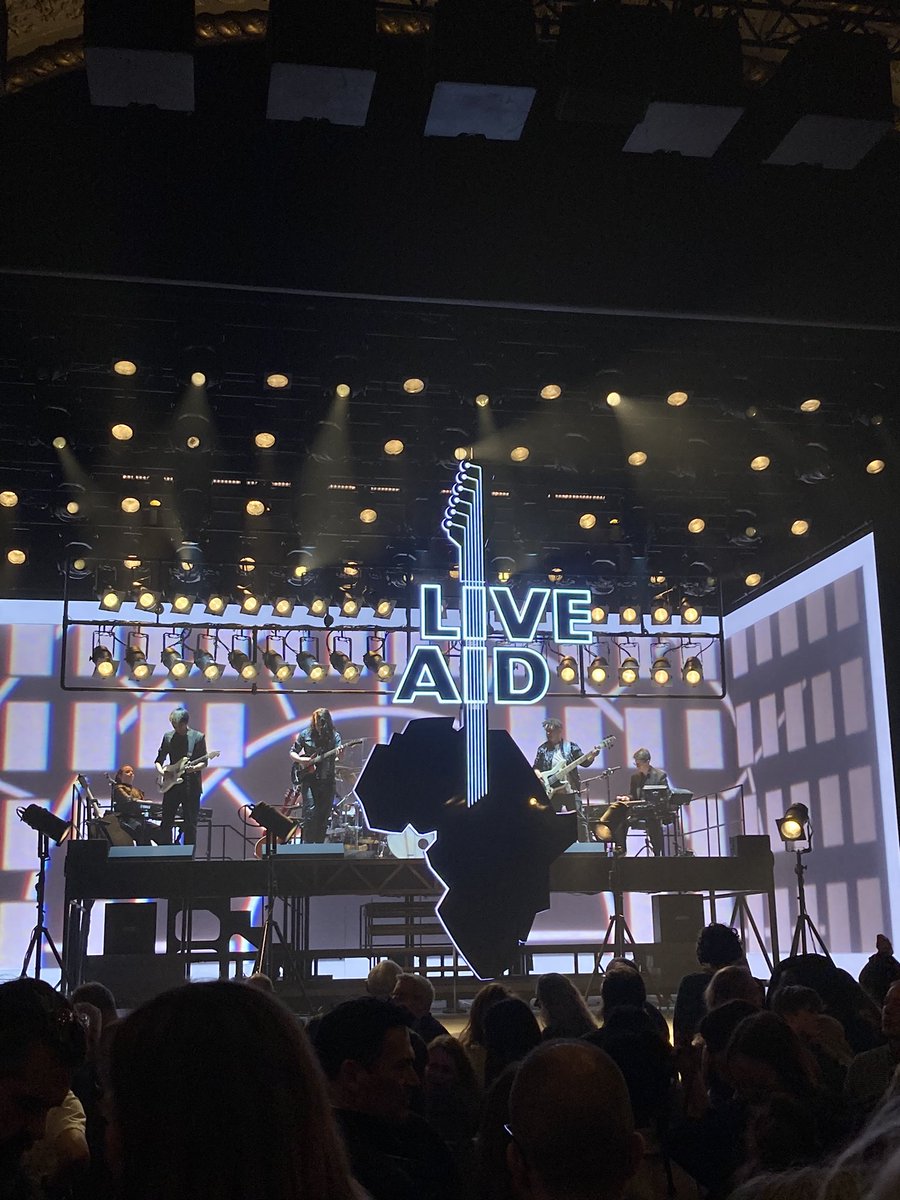 MiriamGiraffe96's tweet photo. Not knowing much about Live Aid, I didn’t know what to expect from #JustForOneDay @oldvictheatre, but I was absolutely blown away. A high energy show filled with stunning vocals, and classic tunes - the whole ensemble was fantastic 🤩 truly a brilliant show! https://t.co/Oxyg6X6fgX