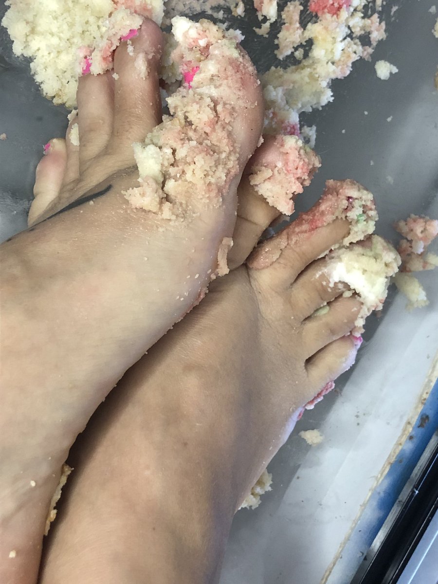 lunajohnson022's tweet photo. New cake smashing content uploaded for Valentine’s Day!! Stop by my #youtubechannel https://t.co/3LBRuumTZg via @YouTube Don’t forget to #SubscribeNow #cakesmash #bigfeetcontent https://t.co/Thfl1uH8h4