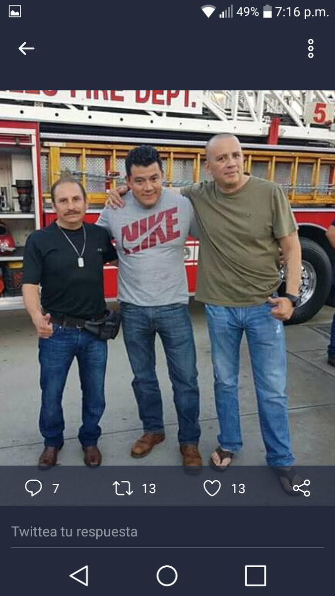 MikaelO0o's tweet photo. Los favoritos de @Bomberos_CDMX  @JefeVulcanoCova jajajaja... ¿Y ahora acaso dirán que no son sus allegados? Que comiencen los juegos...  😂😂 https://t.co/QctnrLHuFx